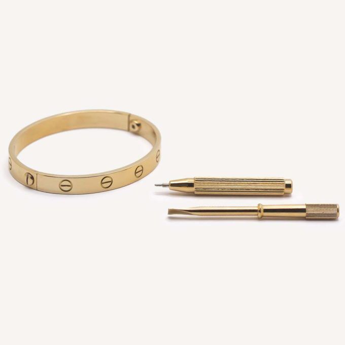 Bracelet Love Cartier d'occasion authentifiée - Why the Bracelet Love de Cartier is a Must-Have ?