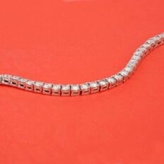 Authenticated second hand tennis bracelet - How to clean a diamond