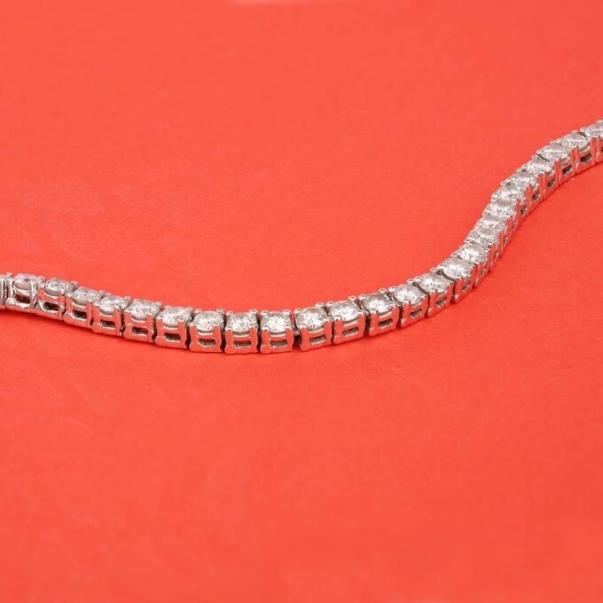 Authenticated second hand tennis bracelet - How to clean a diamond