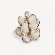 Authentified pre-owned Camélia Chanel ring - Camélia Chanel collection