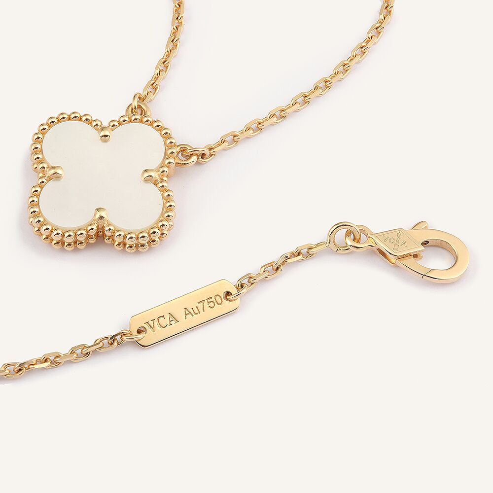 Vintage Alhambra 1 motif Van Cleef & Arpels pendant : Authenticated Jewel