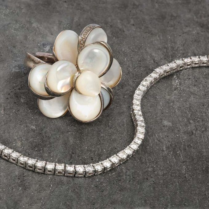 Bague Camélia Chanel d'occasion authentifié