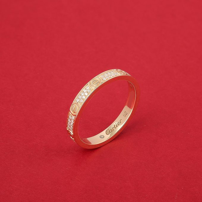 Bague Love Cartier d'occasion : Bijou authentifié - bague pavée ou non pavée
