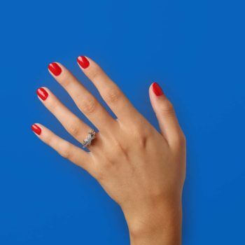 Bague Chaumet d'occasion portée sur main