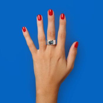 Second-hand Dinh Van ring worn by hand