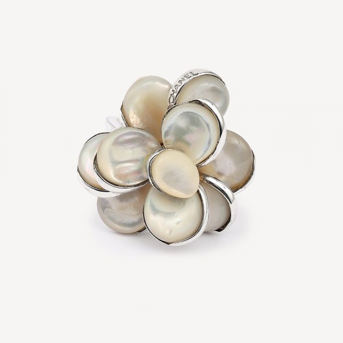 Authentic second hand Camélia Chanel ring