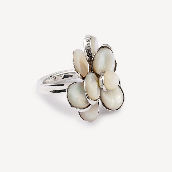 Camélia Chanel ring - How to clean a silver ring