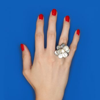 Second-hand Camélia Chanel ring