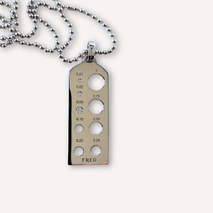 Calibre Diamants Fred pendant : Authenticated jewel