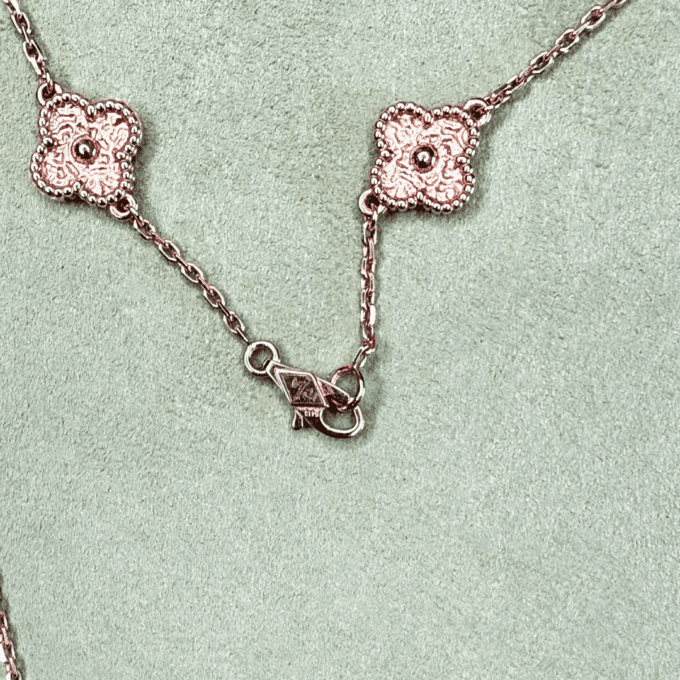 Long necklace Sweet Alhambra 16 Motifs Van Cleef & Arpels second hand: Authentic jewel