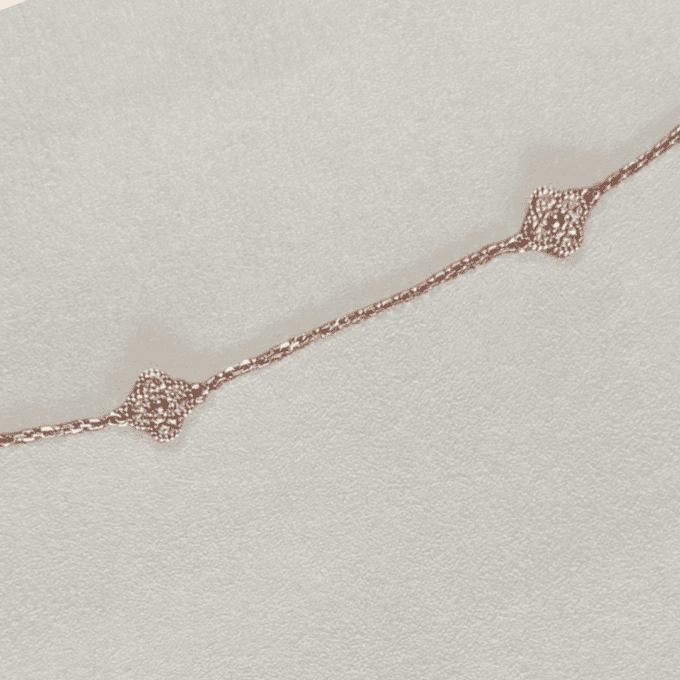 Long necklace Sweet Alhambra 16 Motifs Van Cleef & Arpels second hand: Authentic jewel