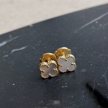 Puces d'oreilles Sweet Alhambra Van Cleef & Arpels d'occasion : Bijou authentifié