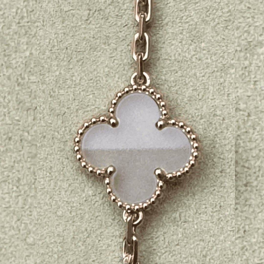 Sautoir Vintage Alhambra Cristal 20 Motifs Van Cleef & Arpels second hand: Authentic jewel