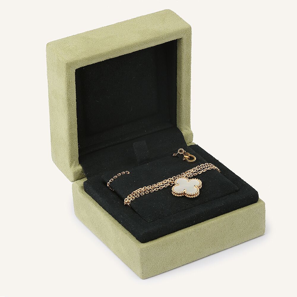 Vintage Alhambra 1 motif Van Cleef & Arpels pendant : Authenticated Jewel